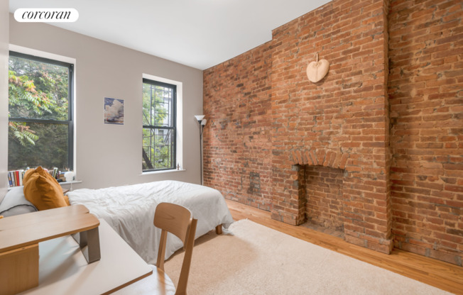 989 LAFAYETTE AVE