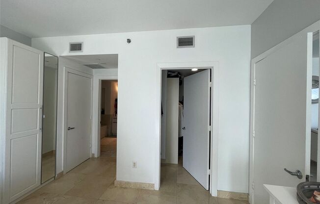 2 beds, 2 baths, 1,377 sqft, $4,800, Unit 1060 Brickell Ave # 25-01 (F10461036)