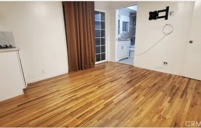 1232 W 109 ST