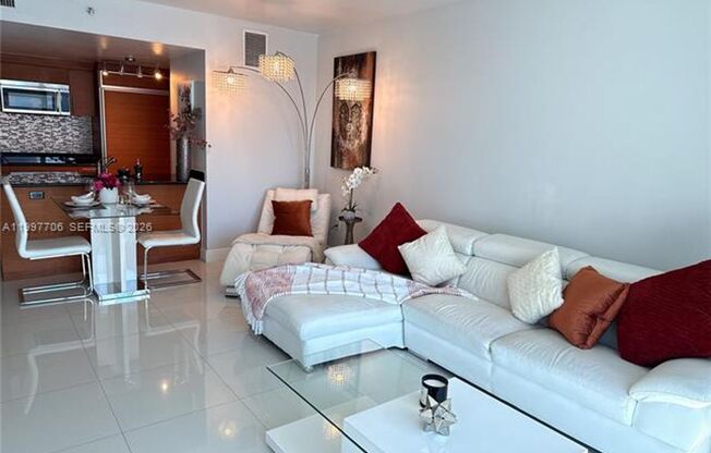 1 bed, 1 bath, 800 sqft, $3,400, Unit 50 Biscayne Blvd # 1907
