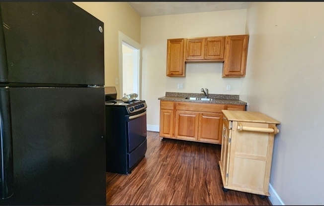 1 bed, 1 bath, 700 sqft, $1,750, Unit 3