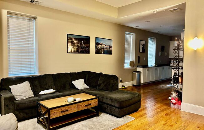 Spacious Society Hill 4bd/2.5bth Home