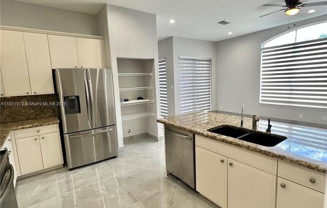 3810 SW 51 ST