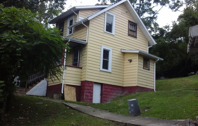 2 Bedroom House near Downtown - Available 08/02/24