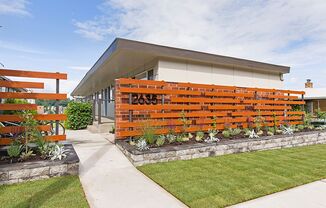 Back Nine Apartments - Located on the west slope of Queen Anne