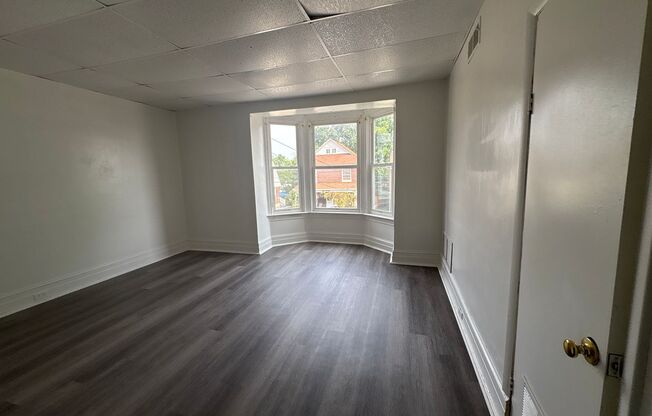 Available Now! 1 Bedroom unit in York