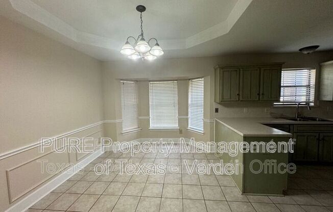 3 beds, 2 baths, 1,650 sqft, $2,100