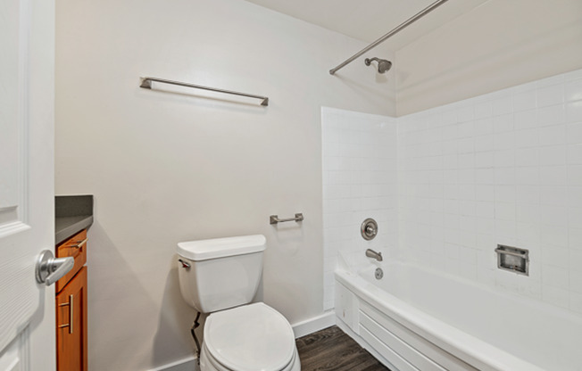 Studio, 1 bath, 572 sqft, $1,495, Unit 100