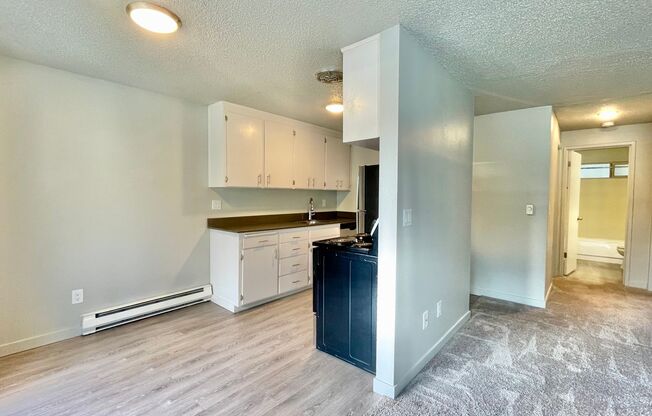 2 beds, 1 bath, 800 sqft, $1,895, Unit 28