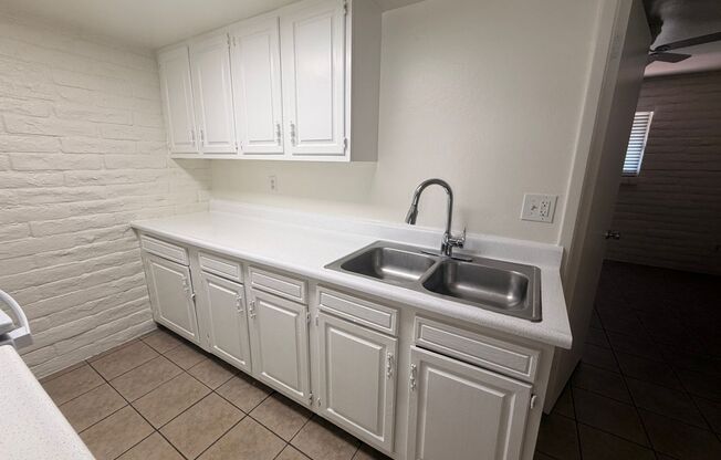 1 bed, 1 bath, 570 sqft, $899, Unit 16621-13