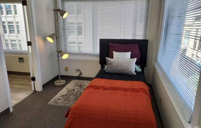 1 bed, 1 bath, 425 sqft, $1,550, Unit 808