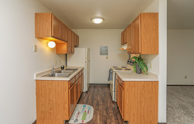 2 beds, 1 bath, $755, Unit 01