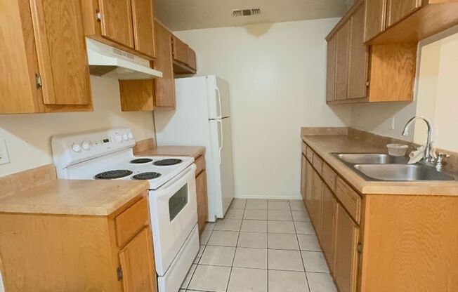 2 beds, 1 bath, $595, Unit B-3