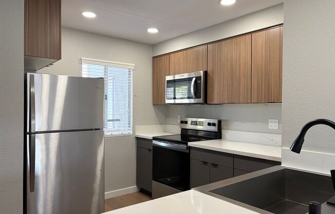 2 beds, 2 baths, 1,013 sqft, $3,515, Unit F-312