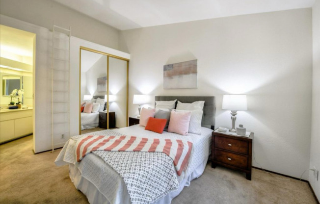 1038 CEDAR GABLES DR