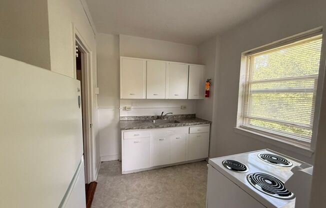 1 bed, 1 bath, 623 sqft, $900, Unit B72