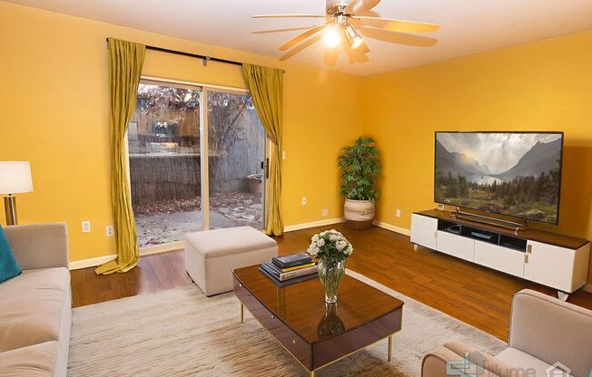 Bright & Spacious 2-Bedroom End Unit Townhome in Desirable Woodstock Neighborhood!