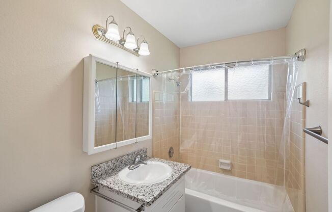 2 beds, 1 bath, 850 sqft, $1,600, Unit 4554