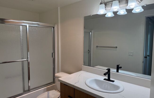 1 bed, 1 bath, 671 sqft, $2,420, Unit 202