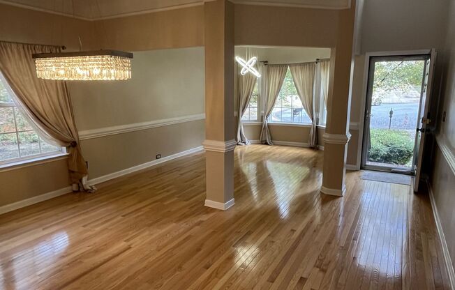 Huge 5 Bed Home with Basement in North Charlotte