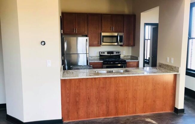 2 beds, 1 bath, 927 sqft, $1,365, Unit 104