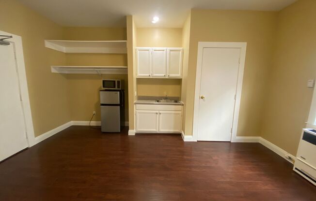 Studio, 1 bath, 220 sqft, $1,025, Unit 134