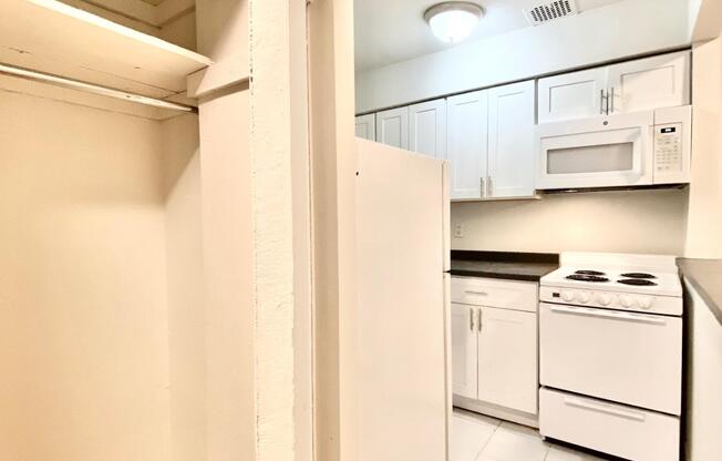345 E 72 ST