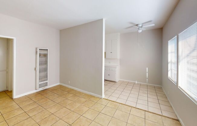 4th Street Apartments...Gorgeous Newly Remodeled Apartments...Great Location! CALL NOW!