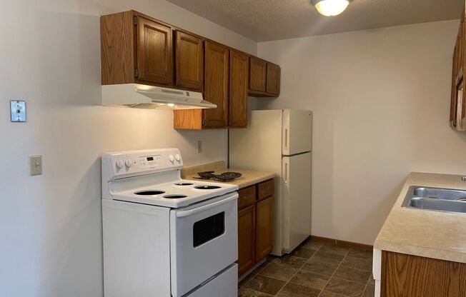 2 beds, 1 bath, 799 sqft, $680, Unit 103