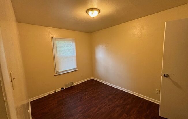 3 beds, 1 bath, $1,400