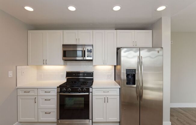 2 beds, 2 baths, 920 sqft, $3,040, Unit 203