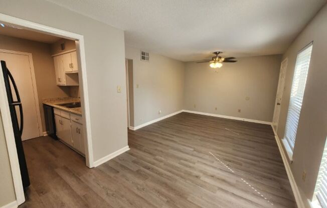 2 beds, 1 bath, 880 sqft, $750, Unit 111 Barton Street #41