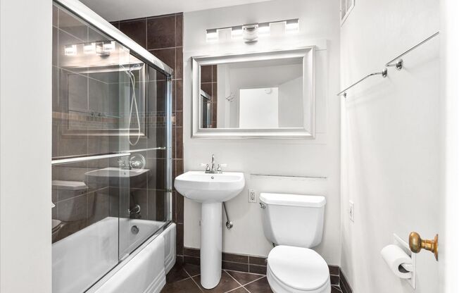 Walk to all that Downtown Queen Anne Offers!