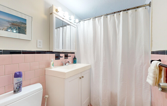 1 bed, 1 bath, 700 sqft, $4,300, Unit 1B