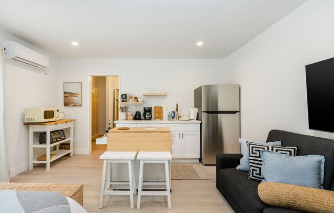 16 Fleet St - Move In Special!