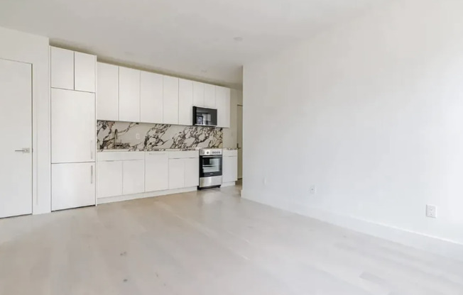 300 W 21 ST
