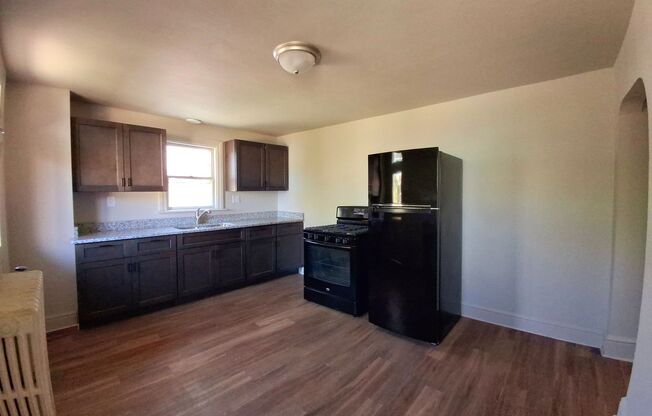 2 beds, 1 bath, $975