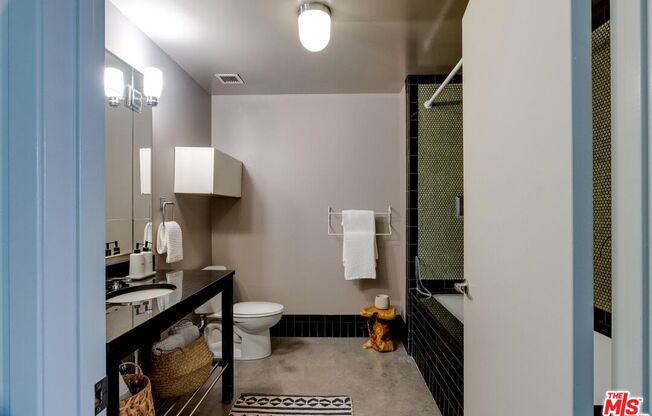 2 beds, 1 bath, 1,200 sqft, $3,900, Unit 410