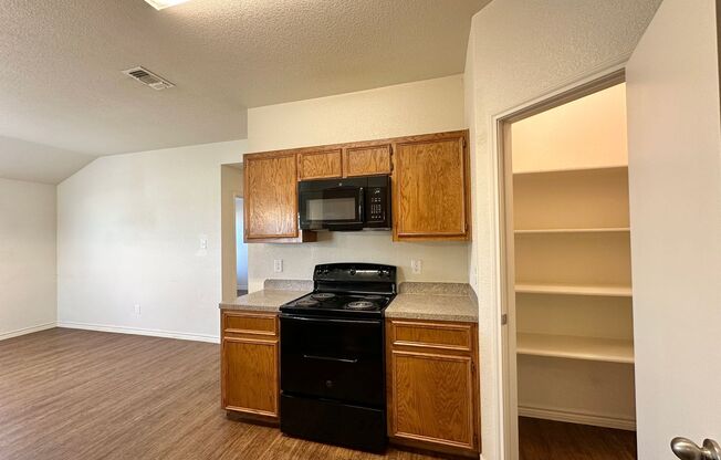 3 beds, 2 baths, 1,267 sqft, $1,300, Unit A