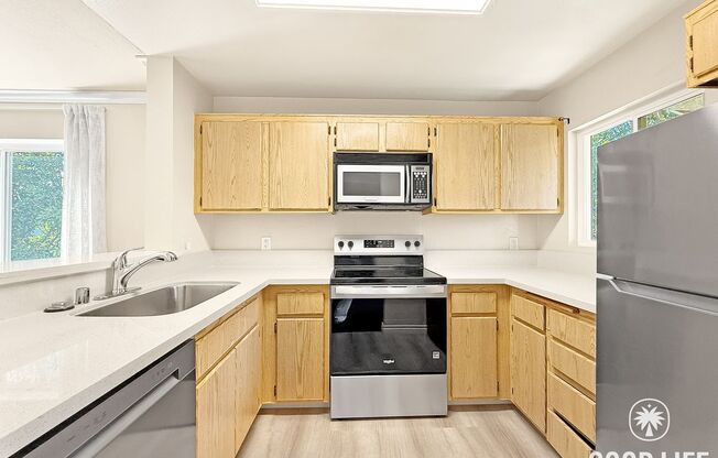 Modern Second-Story 2B/2BA in the Heart of San Diego with Resort-Style Amenities.