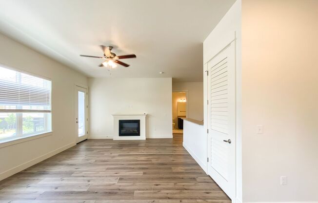 3 beds, 2 baths, 980 sqft, $2,375, Unit 220