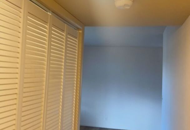 1 bed, 1 bath, 800 sqft, $1,025, Unit E06
