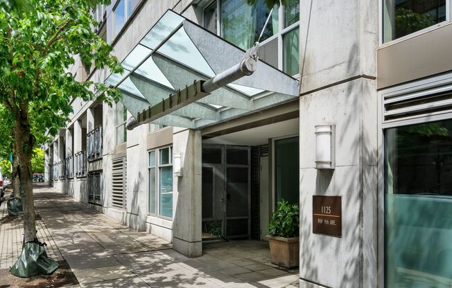 2 Bed, 2 Bath condo in the Pearl District - Now Available!