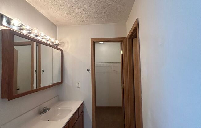 4 beds, 2 baths, $1,300, Unit 2204 SR 26 W-Unit 2