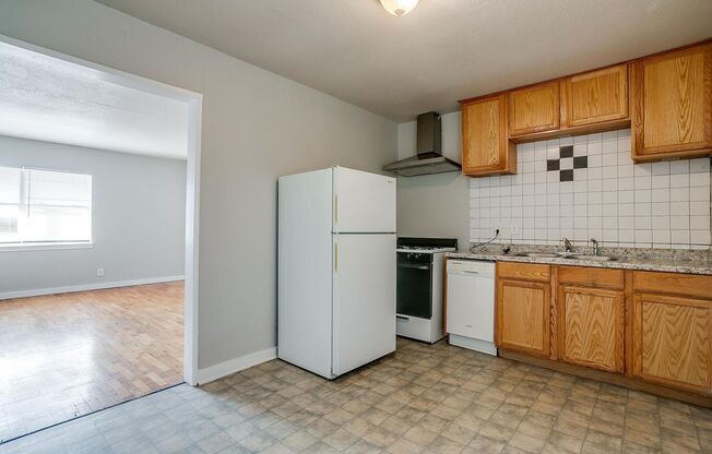 2 beds, 1 bath, 900 sqft, $1,195, Unit 3417 S University Dr #C