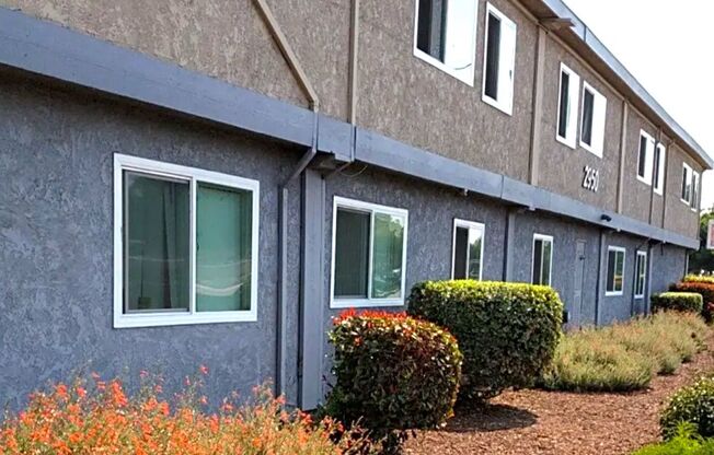 Courtyard Plaza Apartments