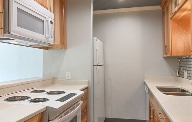 2 beds, 1 bath, $1,650, Unit 103