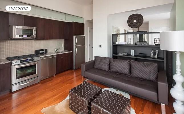 306 W 48 ST