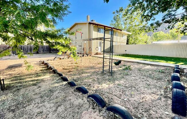 Affordable Pet-Friendly Three Bedroom Duplex in Hildale with HUGE yard.