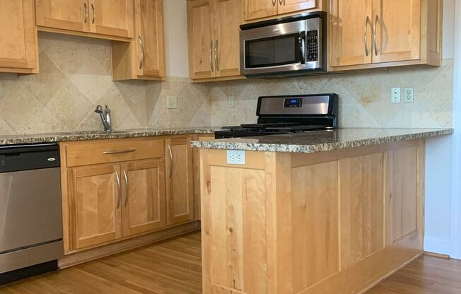 1 bed, 1 bath, 800 sqft, $1,095, Unit 412 E 41st Street-3E